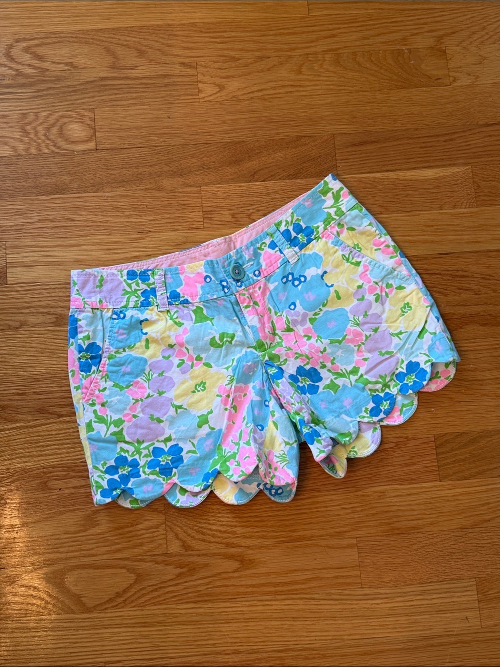 Lilly Pulitzer Pastel Floral Scallop Hem Women’s Shorts